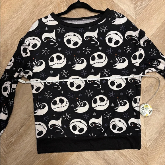 NWOT Nightmare Before Christmas Sweater - Picture 5 of 8